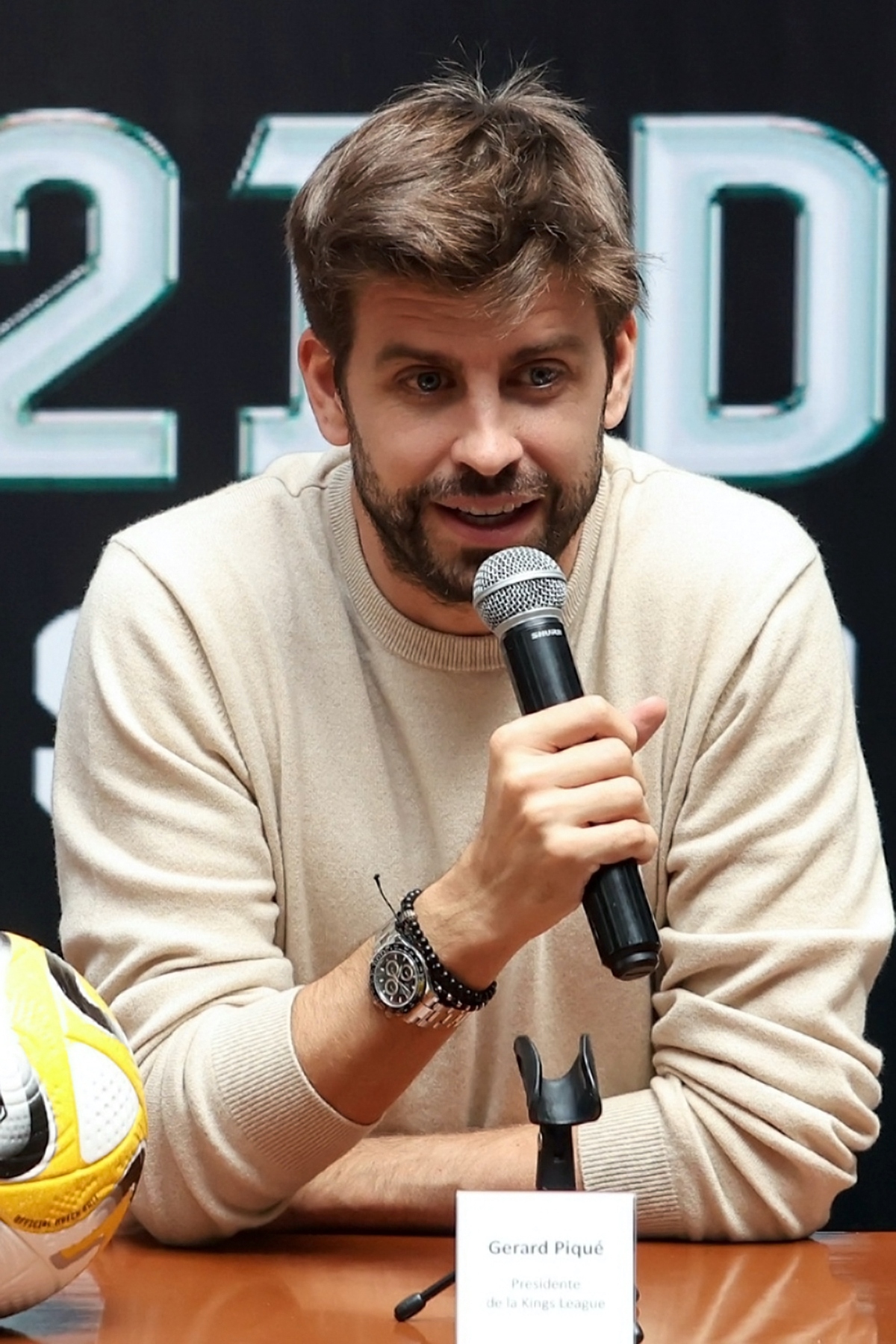 Piqué, Shakira, música