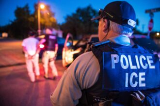 ICE, agentes, inmigración, política