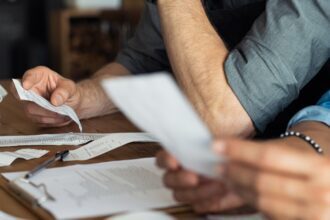 gastos hormiga, dinero, ahorro, finanzas personales, economía