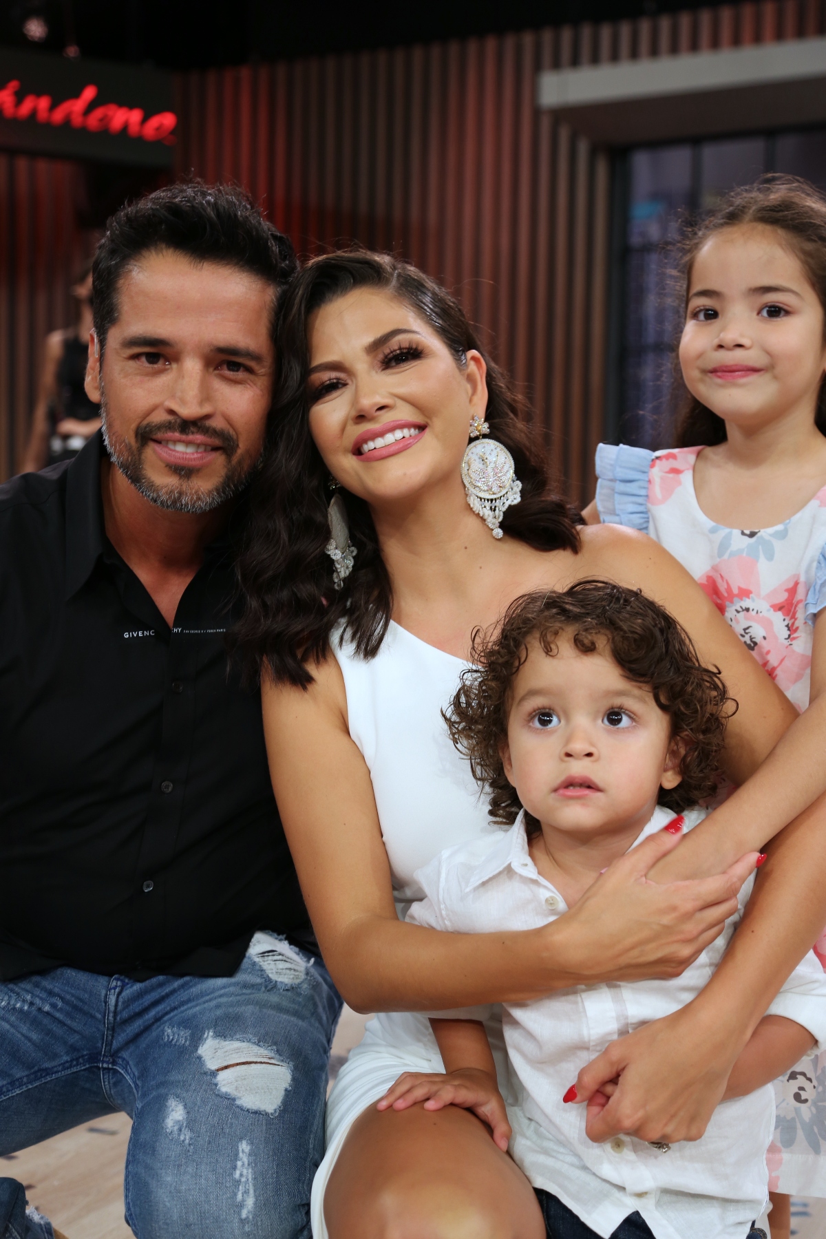 familia famosa, familia hispana, televisión, Univision, QuéOnnda
