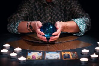 Tarot, cielo, planetas, profecías, astrología