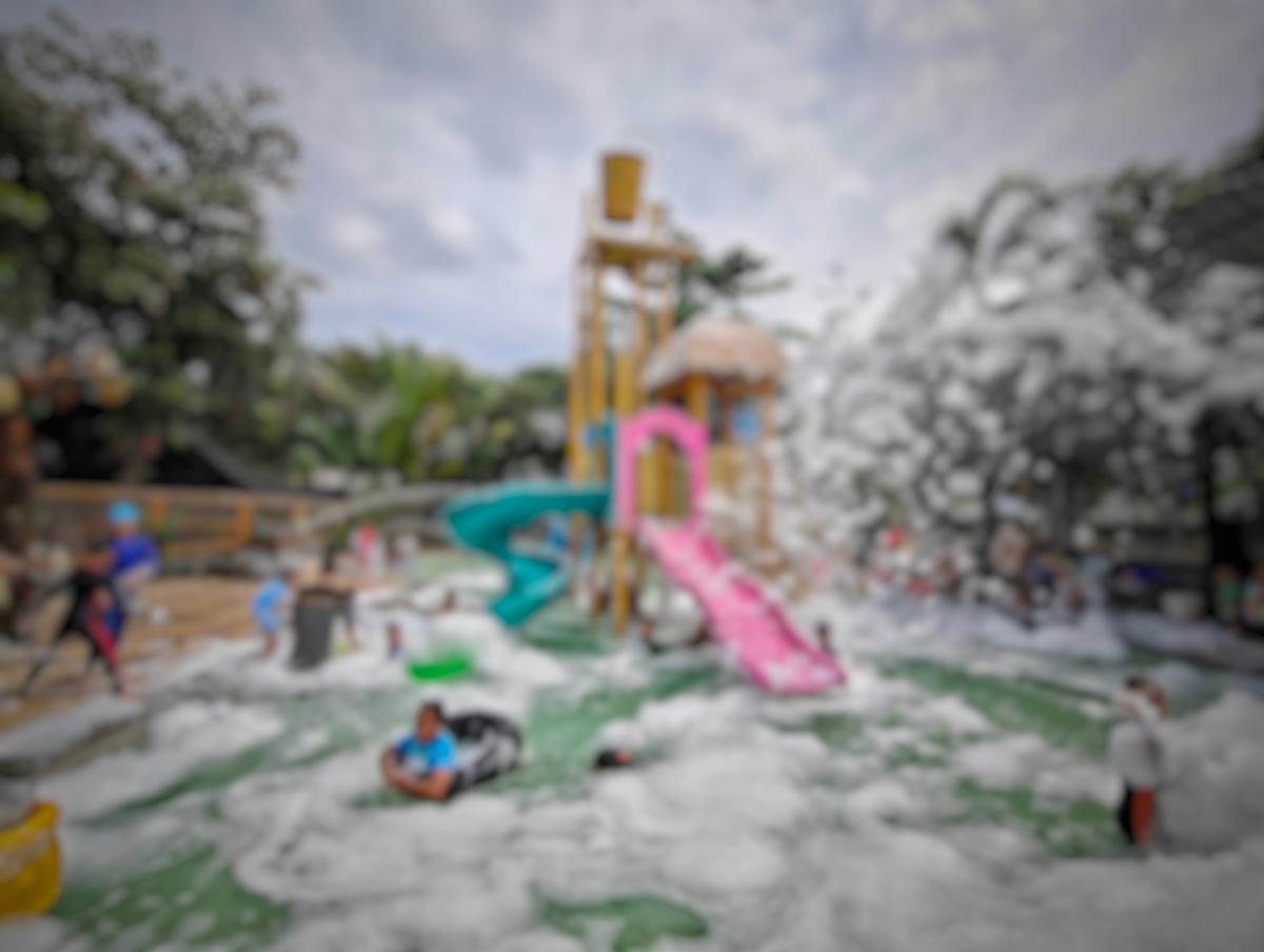 parque acuático, toboganes de agua, niños parque acuático, niños jugando, QuéOnnda
