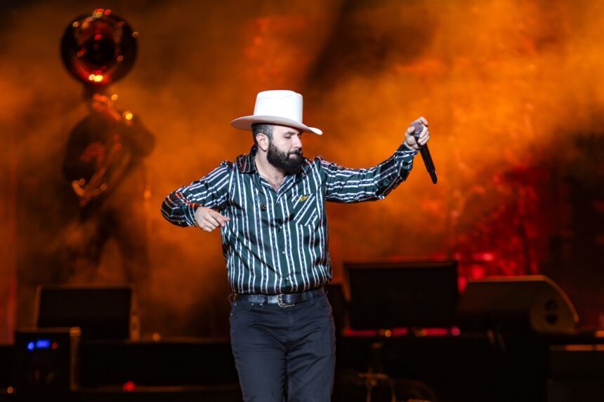 Carín León, música, entretenimiento