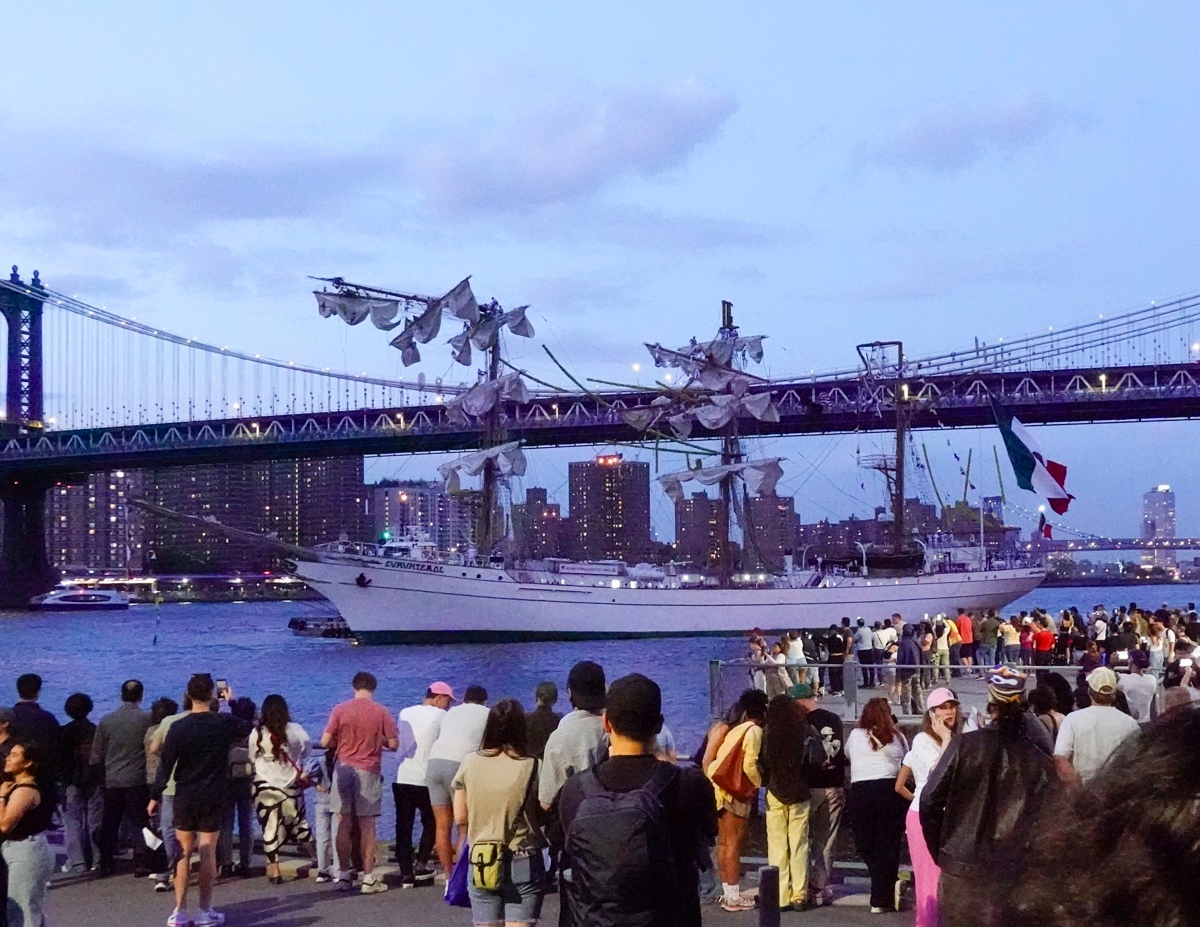 buque mexicano puente Brooklyn, buque Cuauhtémoc, puente Brooklyn, New York, QuéOnnda