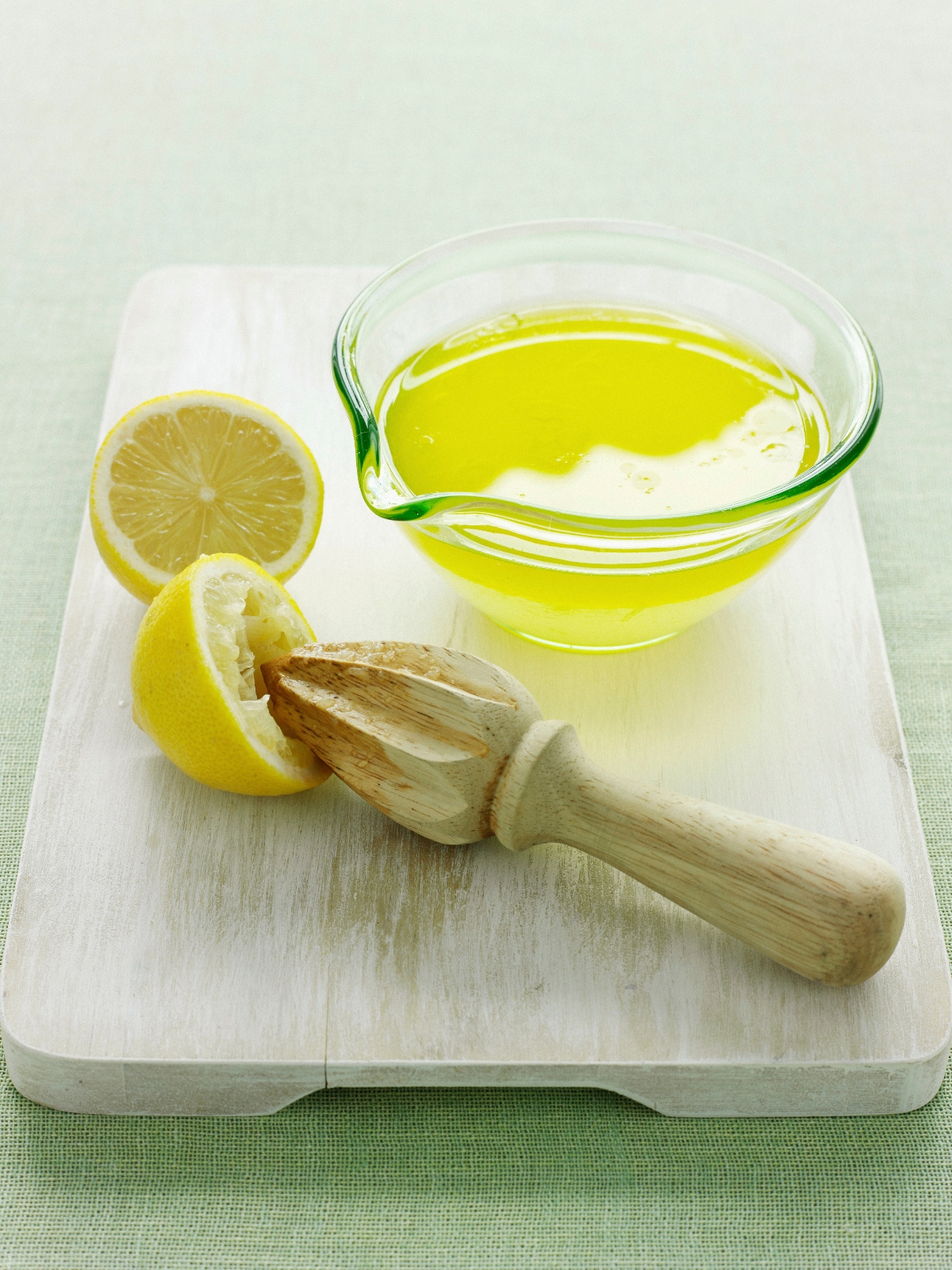 jugo de limón, limón partido, zumo de limón, manchas, QuéOnnda