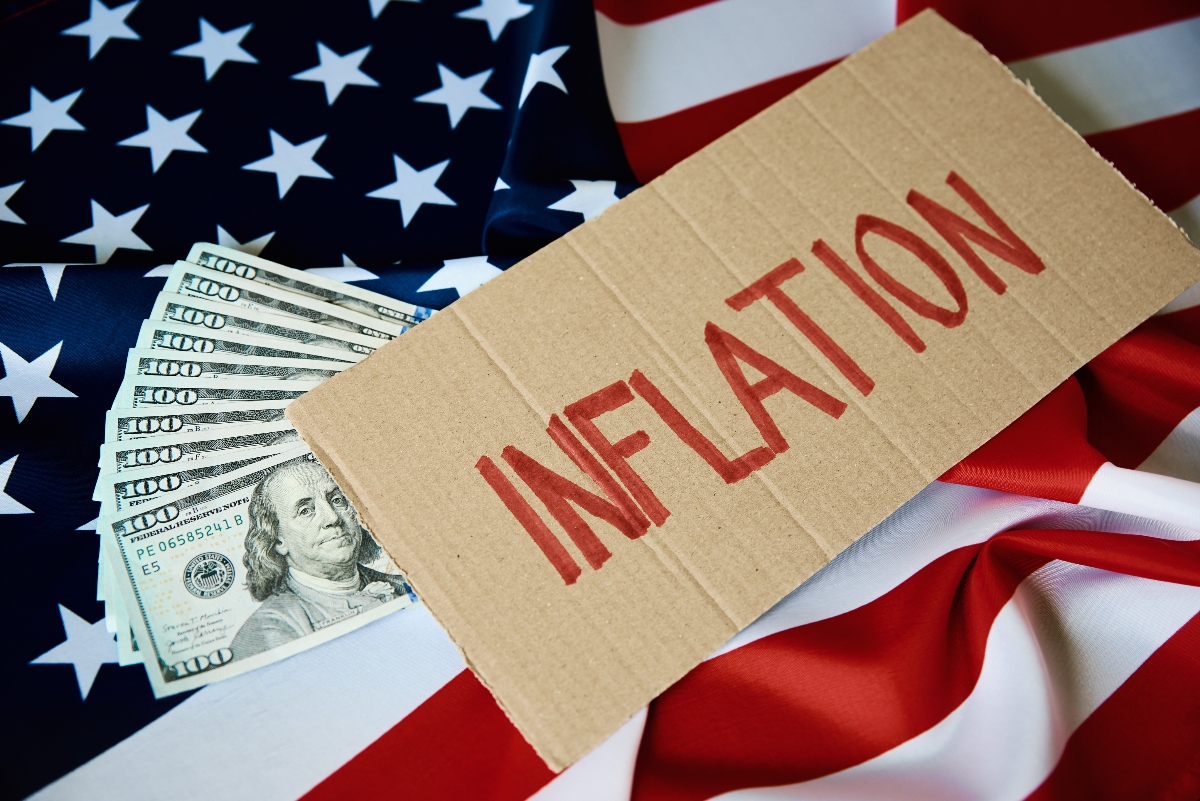 crisis, inflación, bandera de EEUU, dólares, QuéOnnda