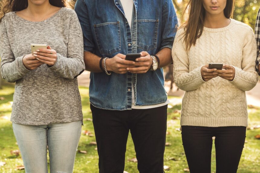 redes sociales, teléfono, celular
