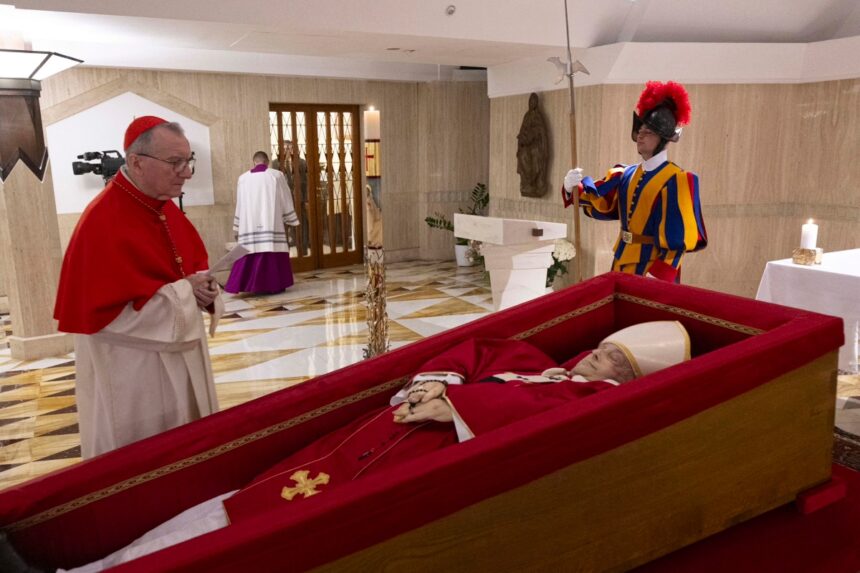 primeras imágenes papa ataúd, fotos cuerpo papa Francisco, cuerpo papa Francisco, papa Francisco, QuéOnnda