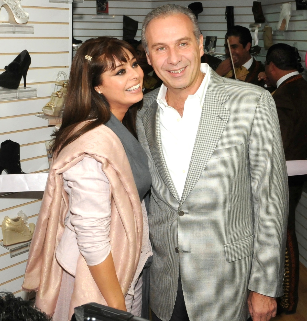 Yadhira Carrillo, Juan Collado, famosos