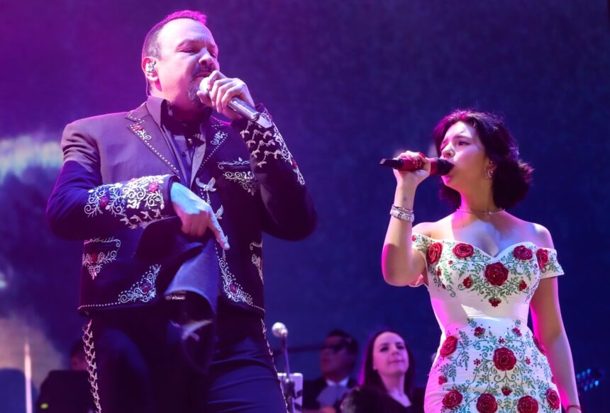 Ángela Aguilar, Pepe Aguilar, Christian Nodal