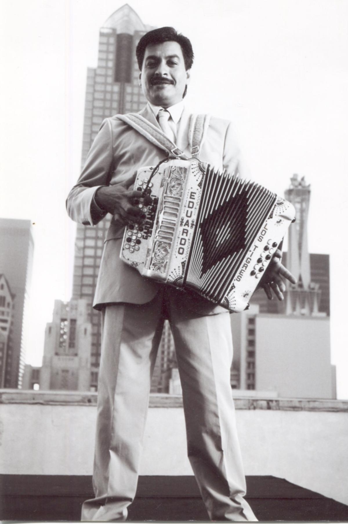 Eduardo Hernández, Los Tigres del Norte, música