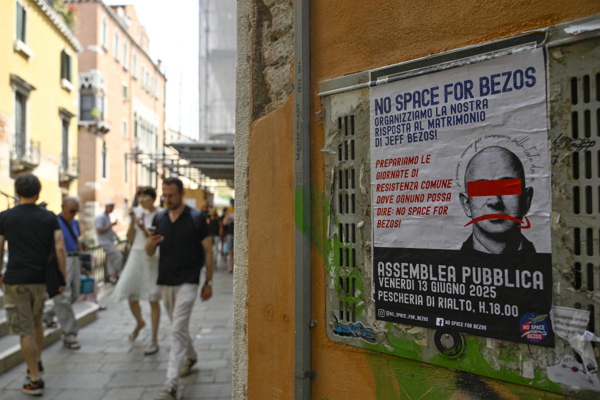 protests, Venice, wedding