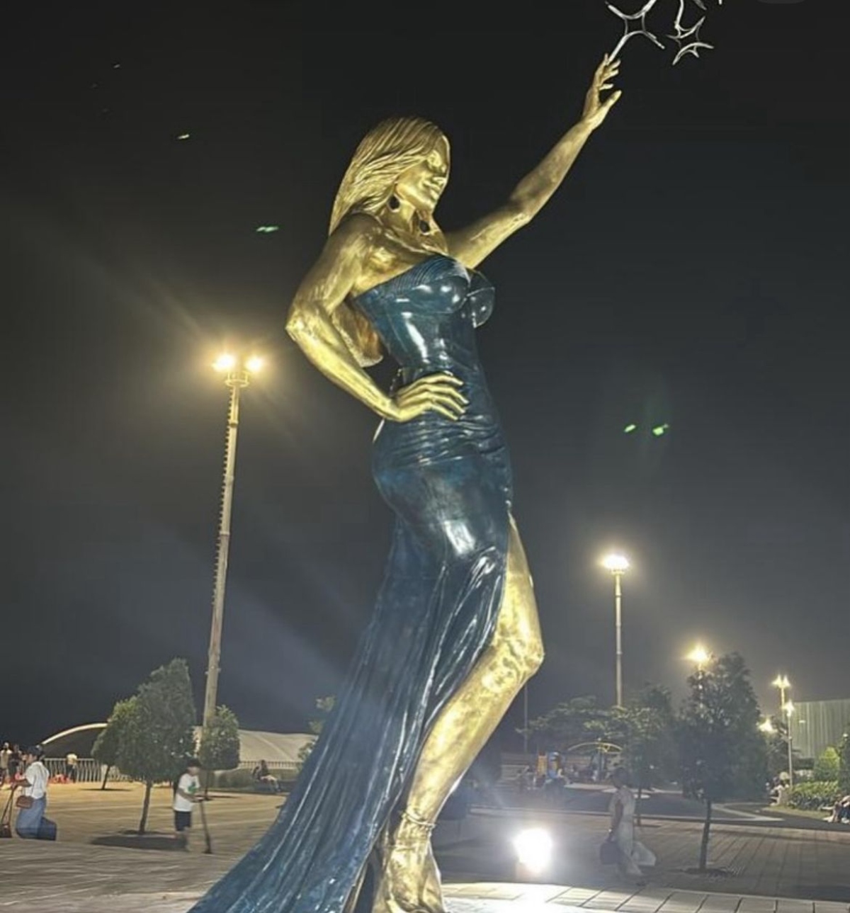 Sofía Vergara, Shakira, estatua