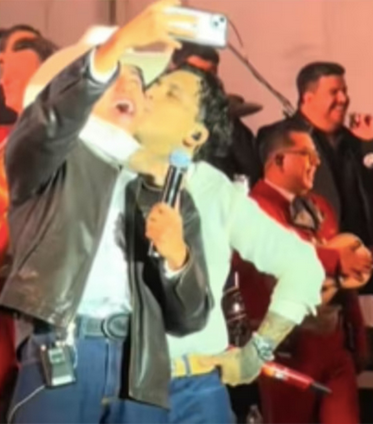 Christian Nodal, música, entretenimiento