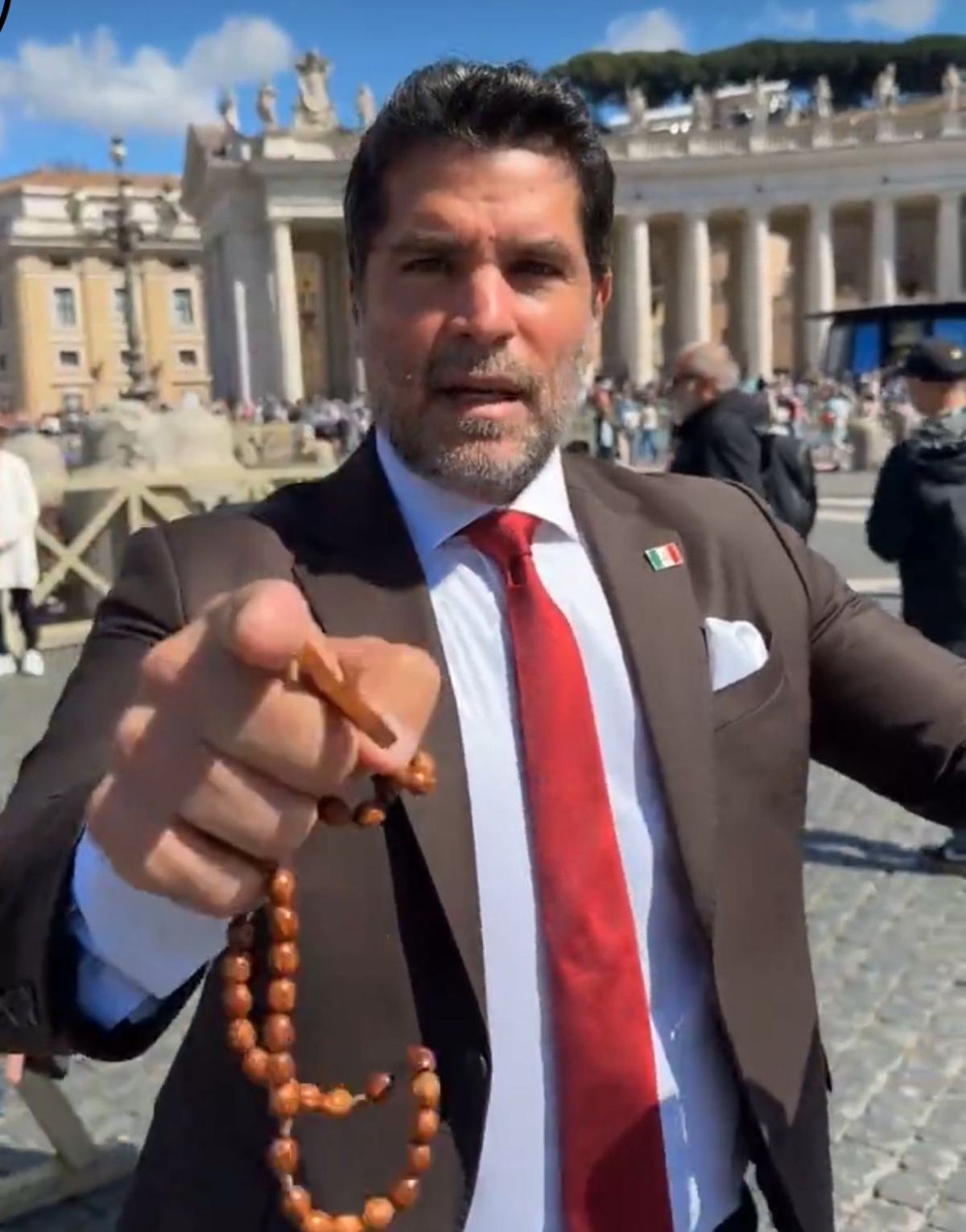 Eduardo Verástegui, Chicharito, celebrities