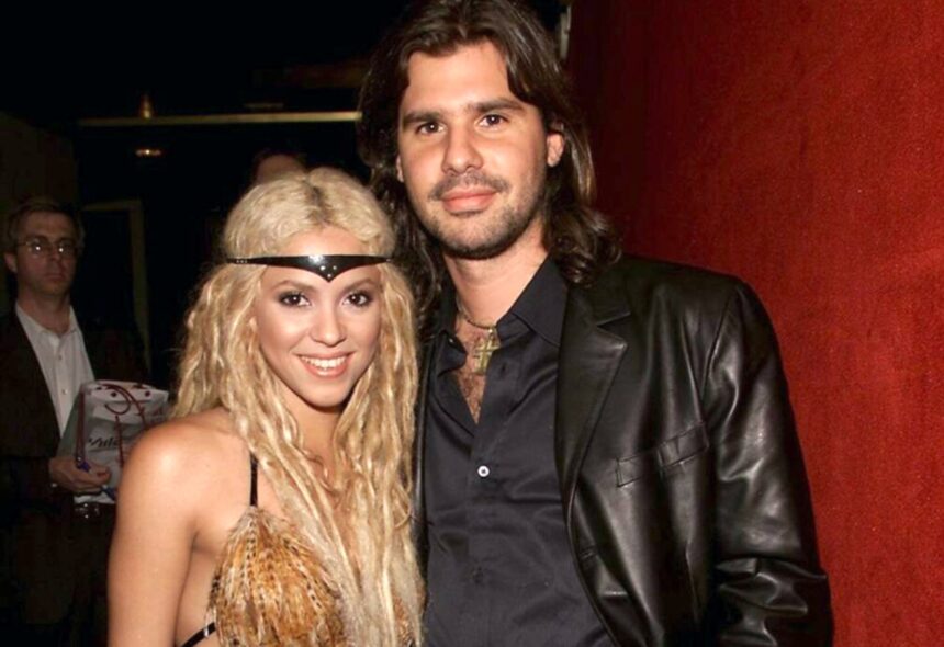 Shakira, Antonio de la Rúa