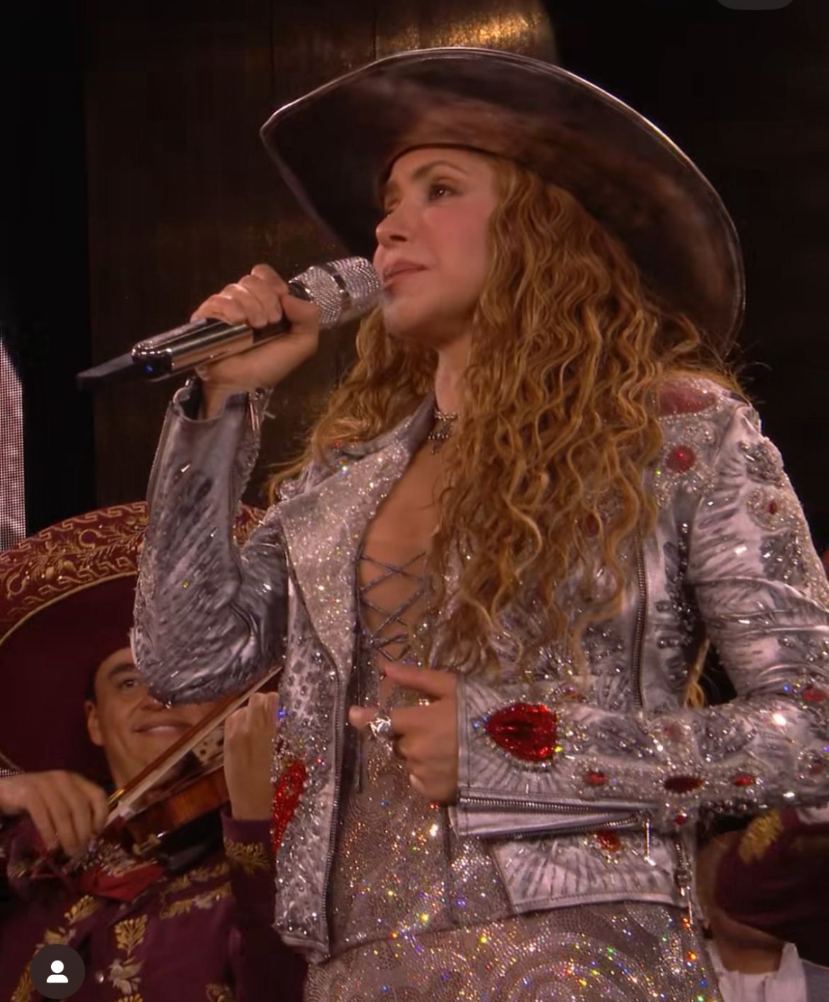 Shakira, Javier Solís