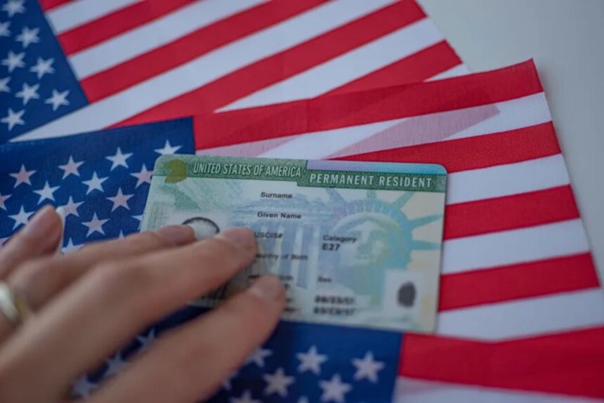 green card without parole, green card, parole, USCIS, QuéOnnda