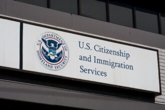 USCIS fuerza policial, USCIS, agentes armados USCIS, QuéOnnda