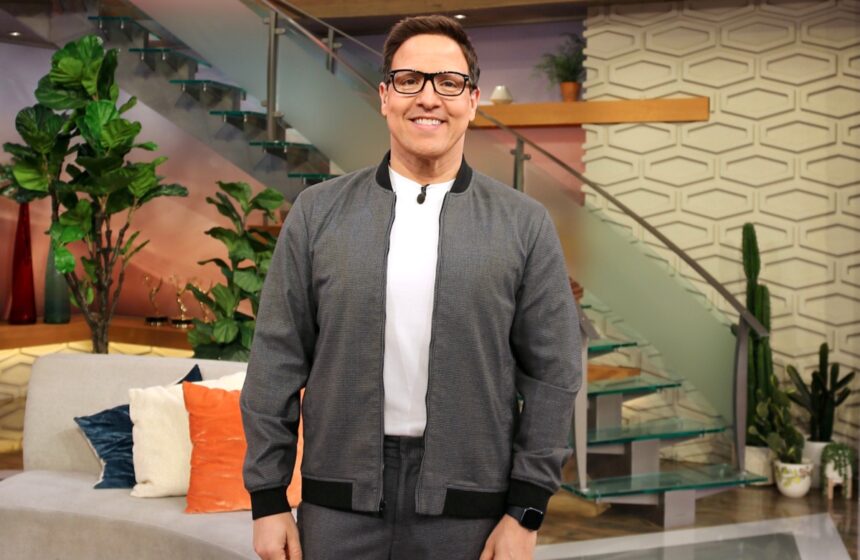 Despierta América, Raúl González