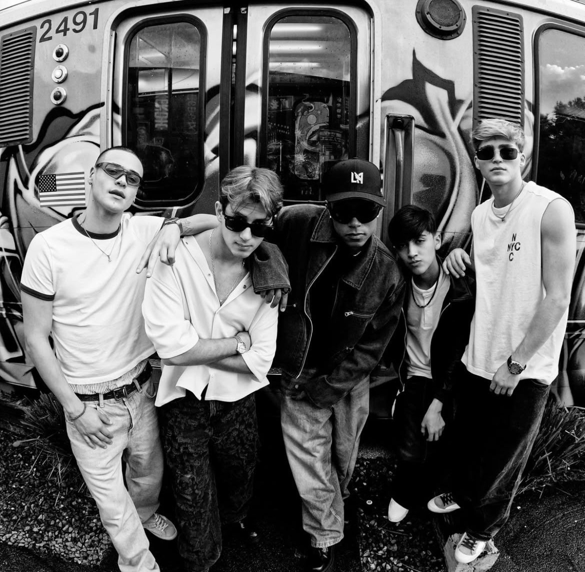 Santos Bravos, music