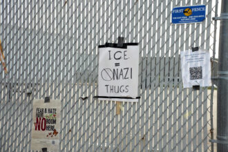 valla centro migratorio Chicago, centro migratorio, Chicago, Broadview, QuéOnnda