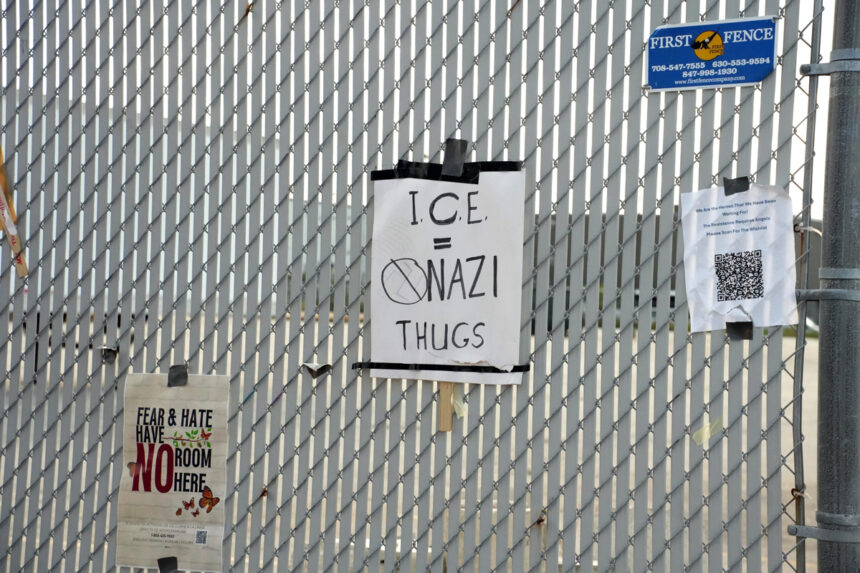 fence immigration center Chicago, immigration center, Chicago, Broadview, QuéOnnda