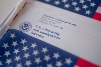 work permits, USCIS, immigrants, undocumented, QuéOnnda