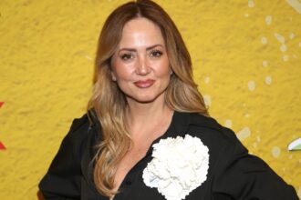 Andrea Legarreta, romance