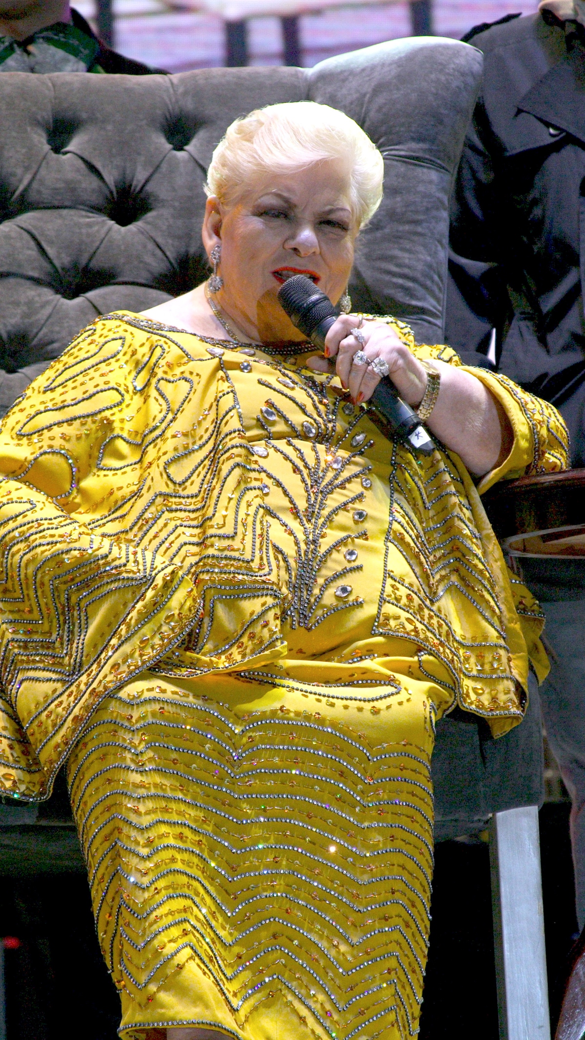 Muertos, Bisogno, Paquita la del Barrio