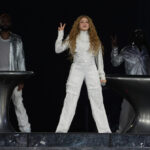 Billboard reconoce a Shakira, Billboard, Shakira, Las Mujeres Ya no Lloran, QuéOnnda