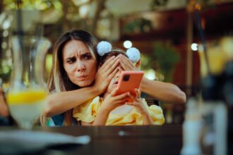 Cómo proteger a tus hijos de las pantallas, salud visual infantil, vista, miopía, QuéOnnda