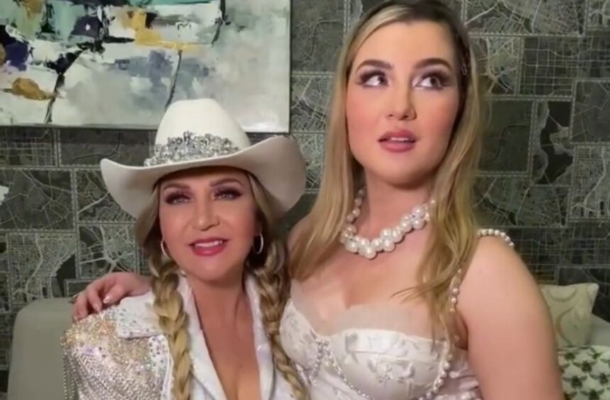 Alicia Villarreal, Melenie Carmona