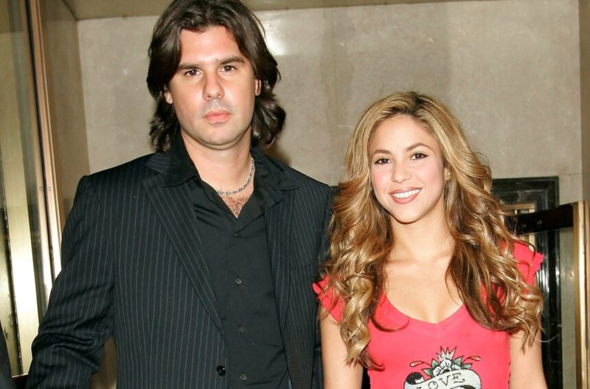 Shakira, Antonio de la Rúa
