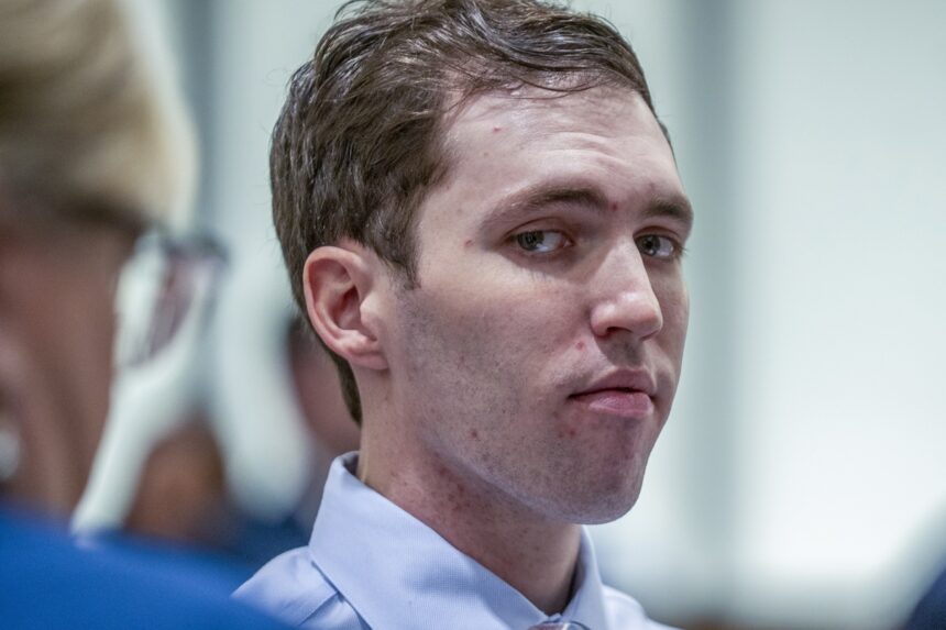 Tyler Robinson en corte, Tyler Robinson, asesino Charlie Kirk, Charlie Kirk, QuéOnnda