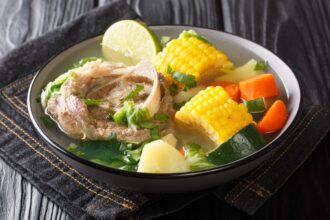 sopas caldos latinos invierno, caldo de res, caldo, QuéOnnda