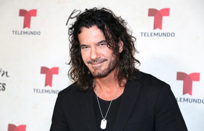 Mario Cimarro, Mario Cimarro in mourning, Mario Cimarro mom, QuéOnnda