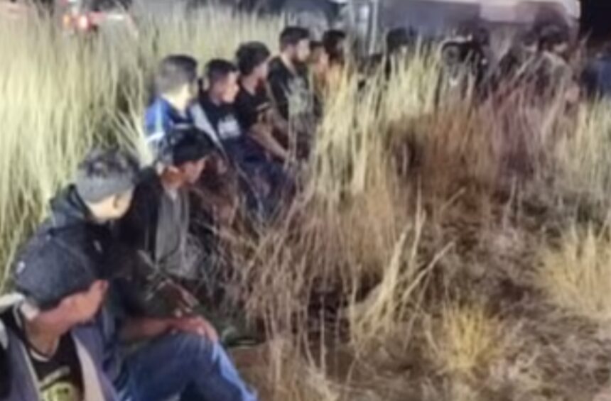 migrantes escondidos camión Texas, migrantes condado La Salle, condado La Salle, indocumentados cabina camión, Texas, QuéOnnda