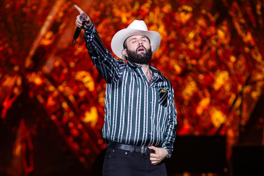 Carín León, música