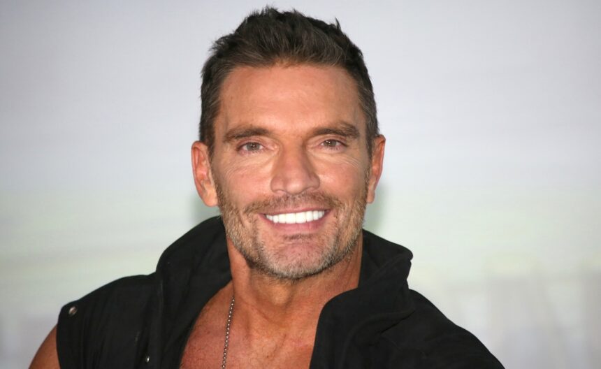 Julián Gil, Matías