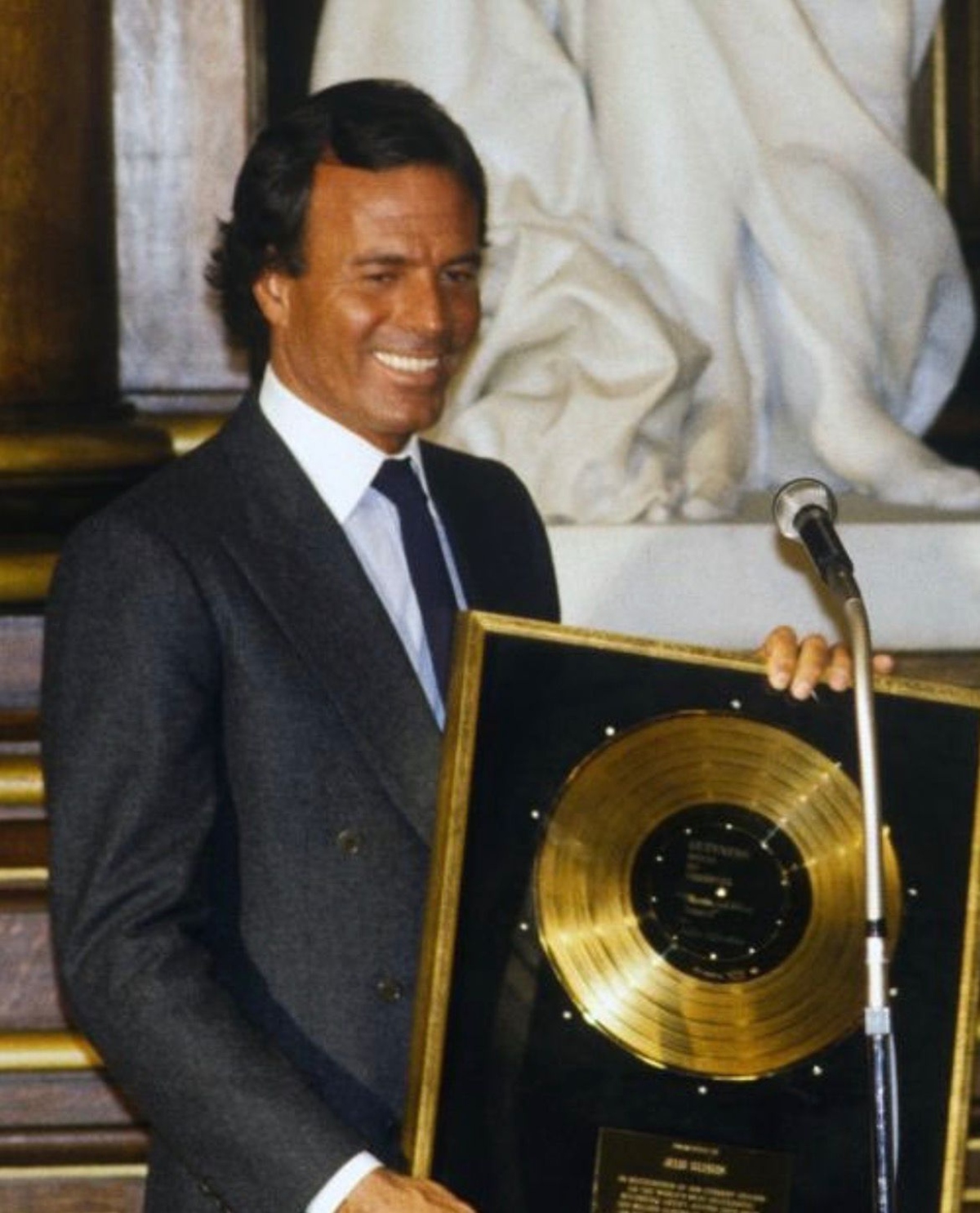 Julio Iglesias, música