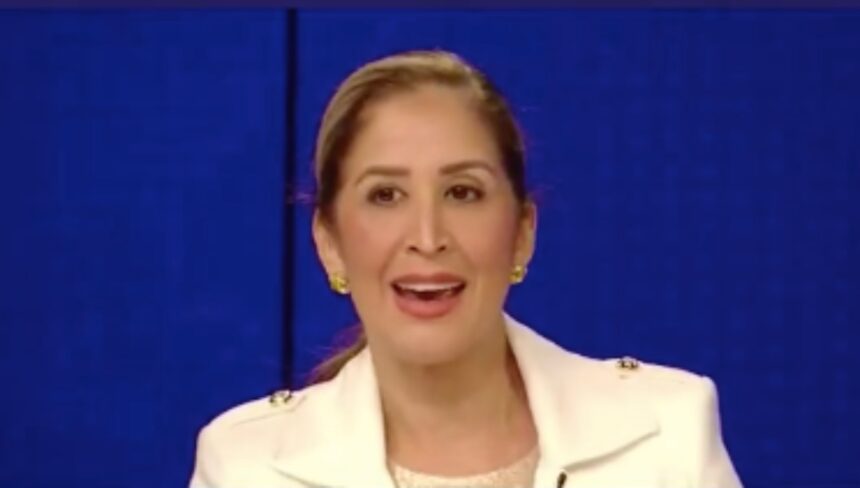 Elyangélica González, Univisión