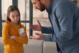 hijos sin celular, uso del celular, niños y celular, niños y pantallas, QuéOnnda