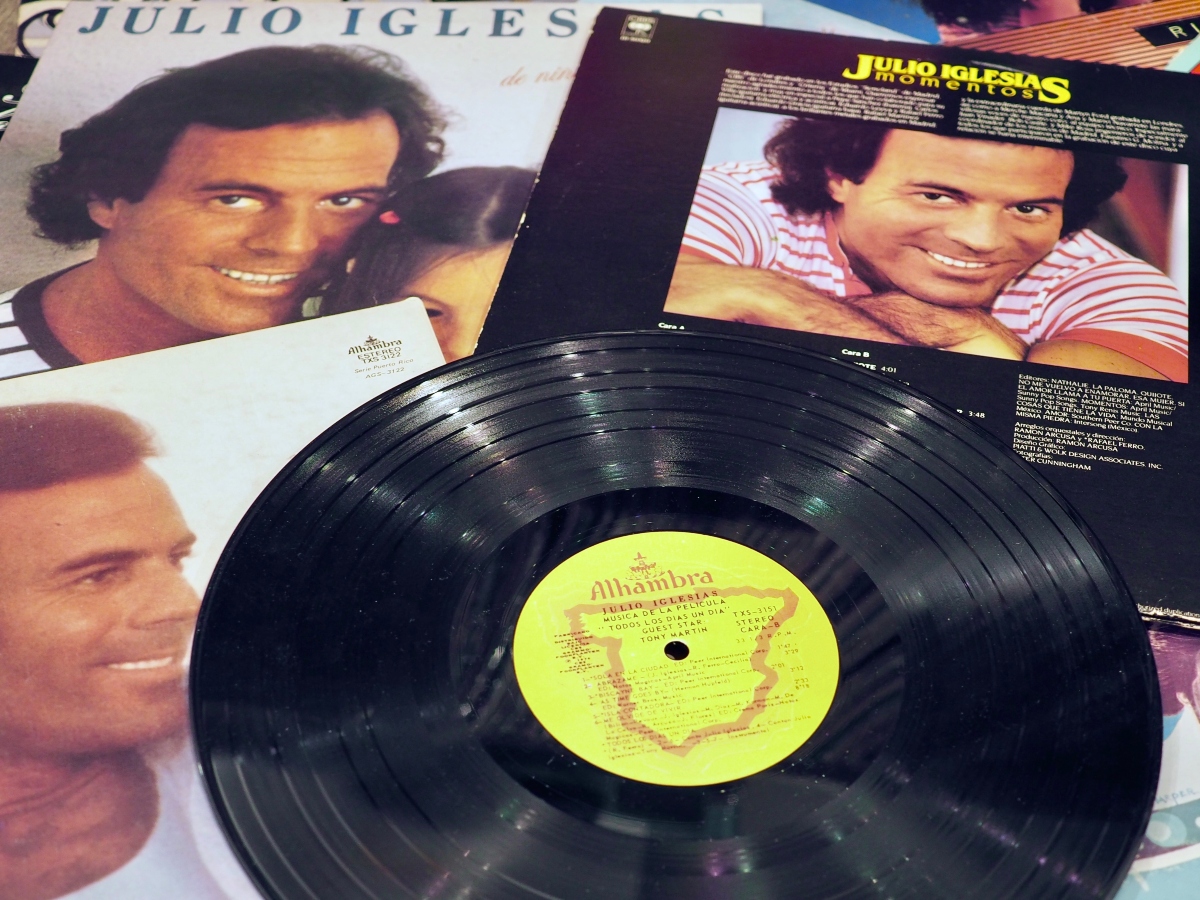 Julio Iglesias, agresión