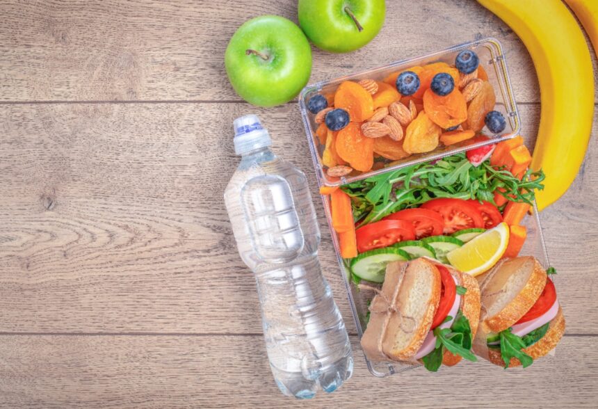 Healthy latin snacks, snacks, water bottle, sandwich, QuéOnnda