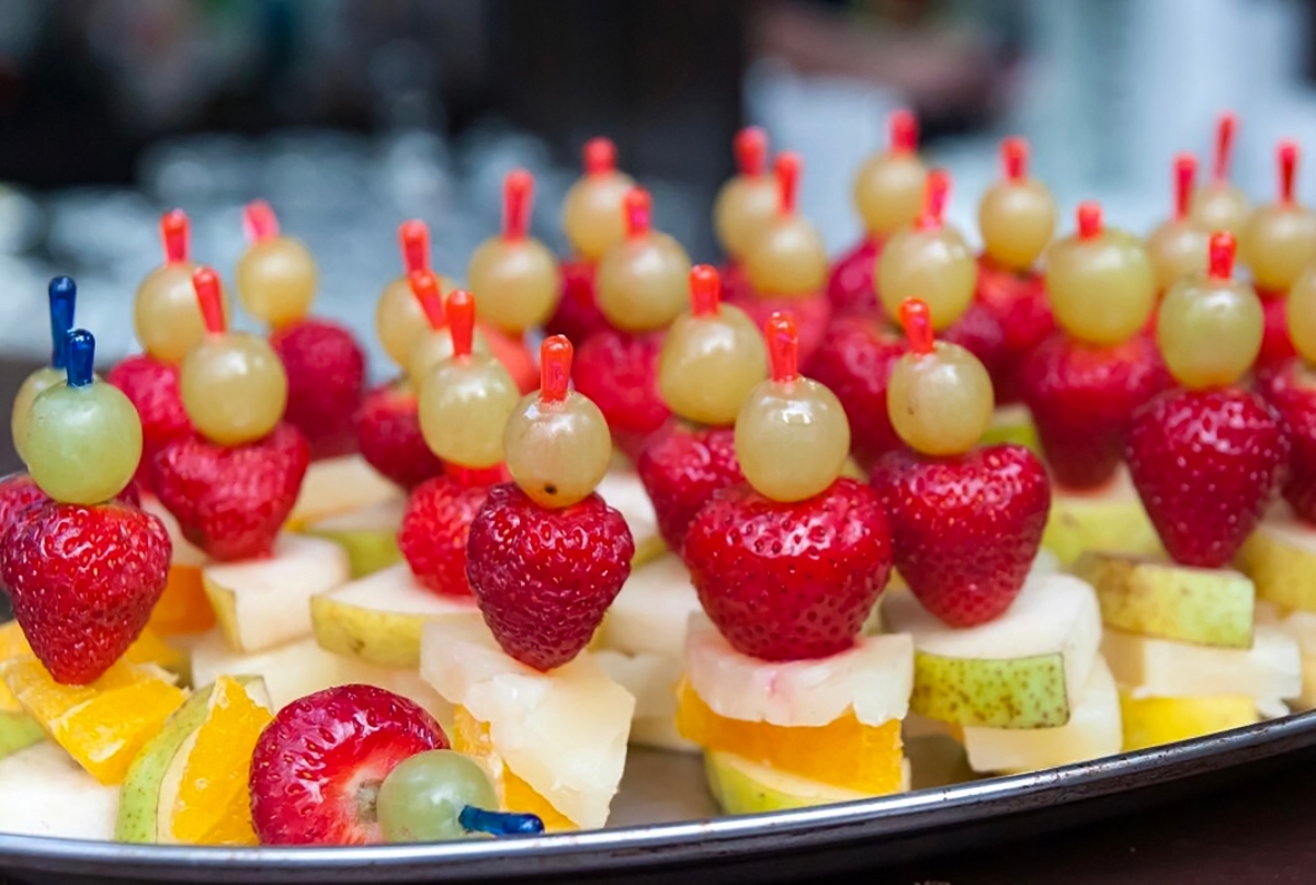 Healthy latin snacks, snacks, water bottle, fruit, QuéOnnda