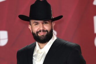 Carín León, famosos