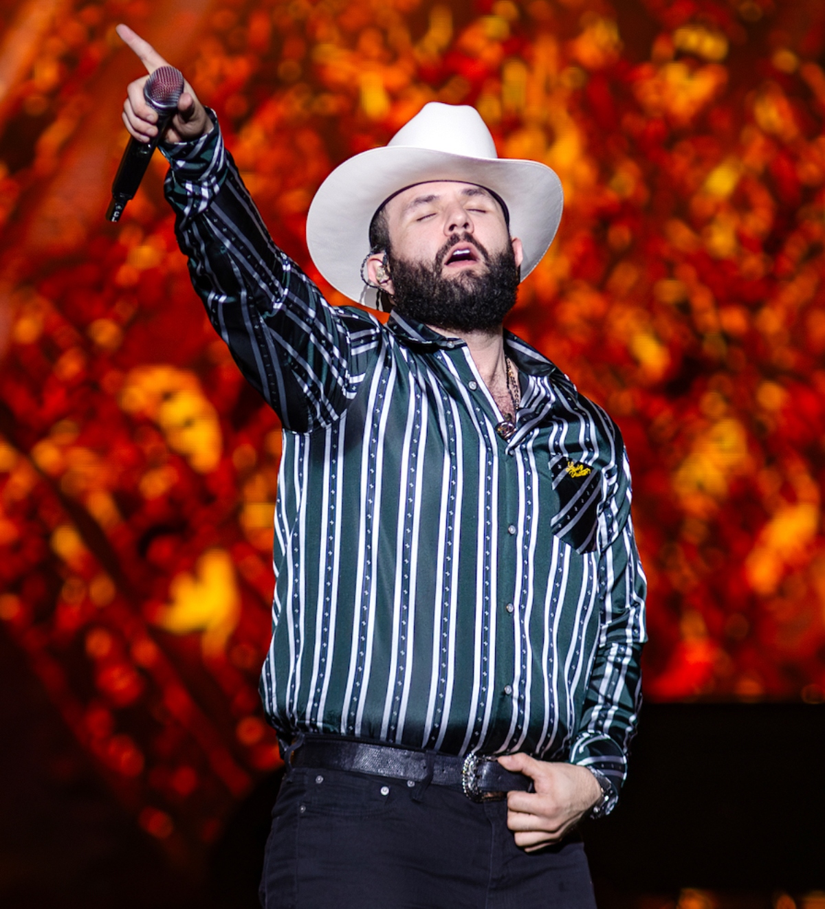 Carín León, famosos