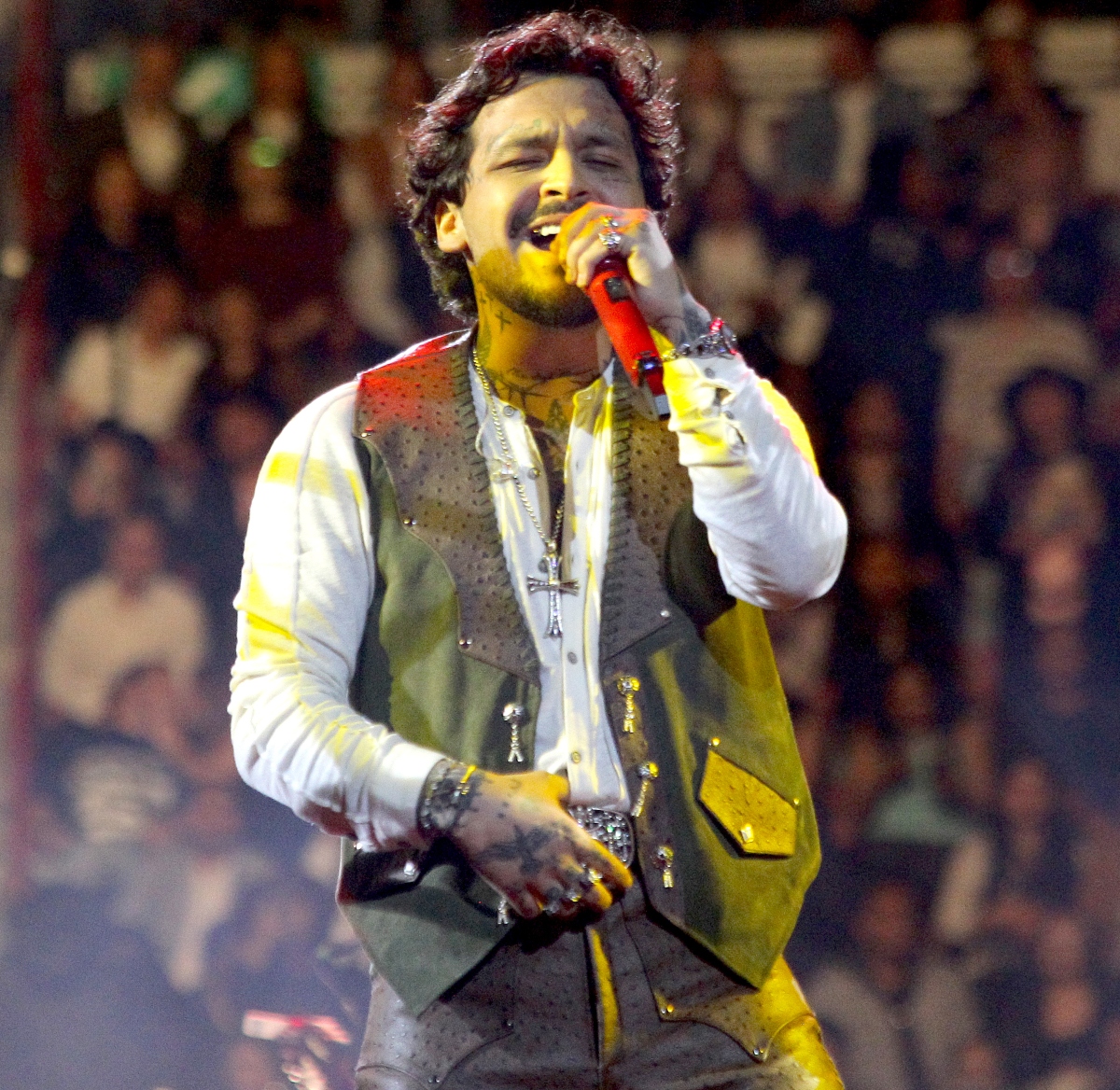 Christian Nodal makes fun of Cazzu, song