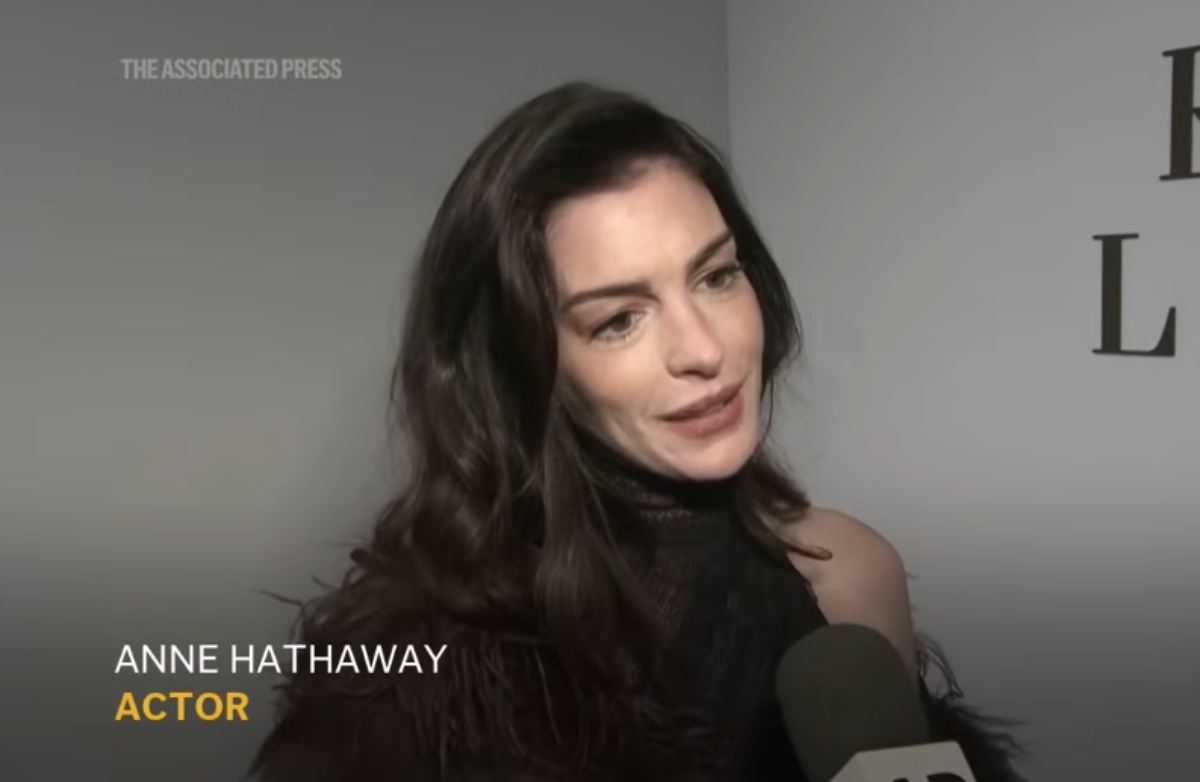 Anne Hathaway, Bad Bunny